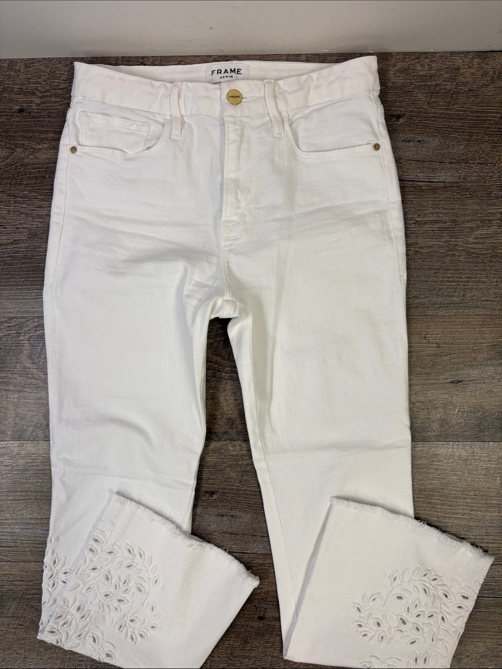 FRAME Le Crop Mini Boot Jeans 27 Blanc White Eyelet Embroidered Raw Hem